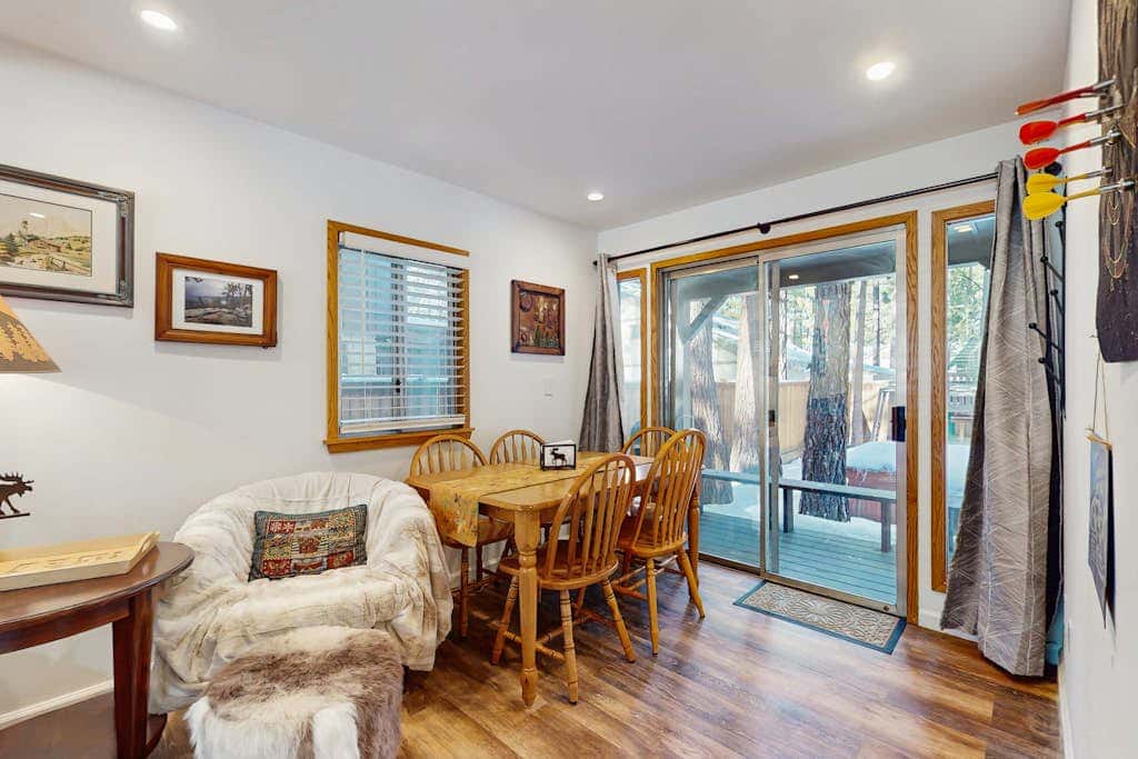 Family-Friendly Cabin with Spa, Two Decks, Fenced Yard and Play Structure