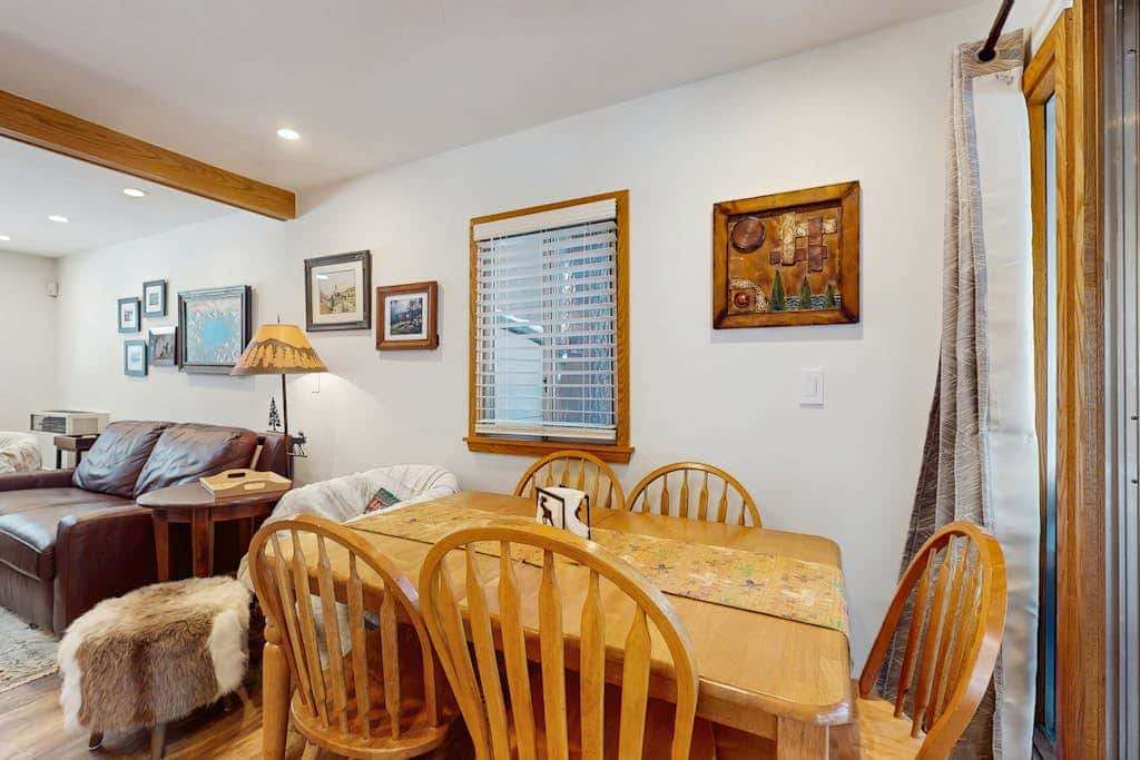 Family-Friendly Cabin with Spa, Two Decks, Fenced Yard and Play Structure
