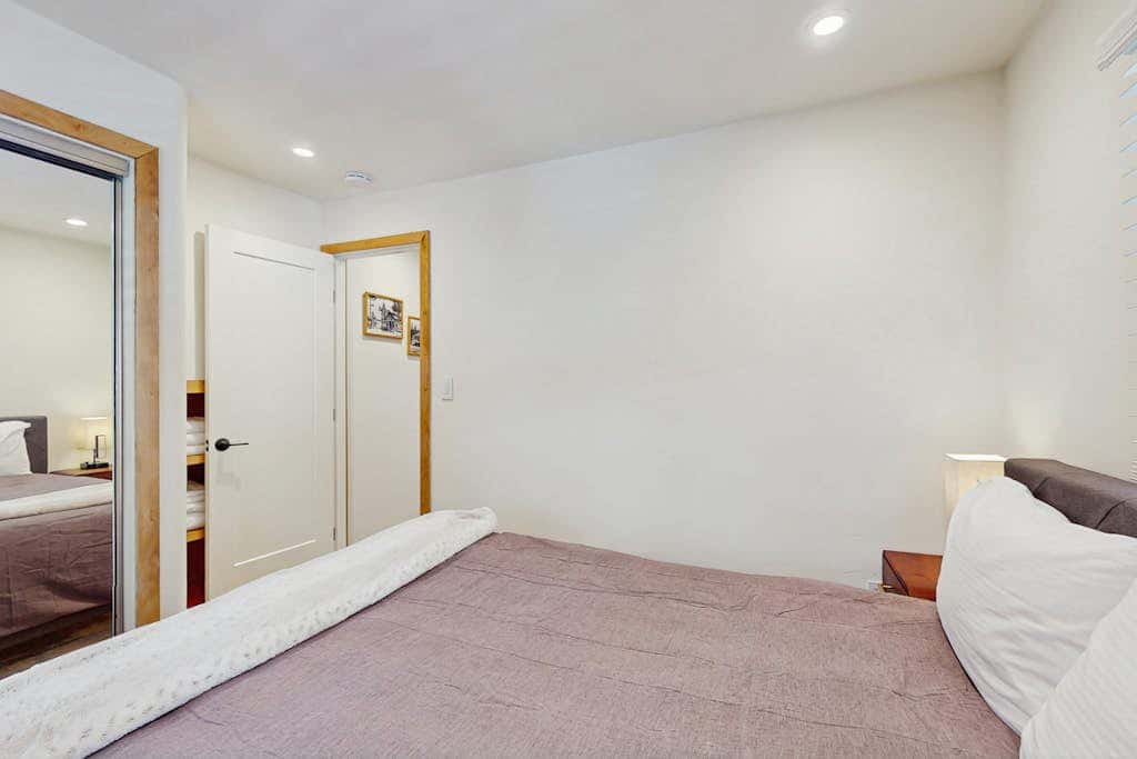 Family-Friendly Cabin with Spa, Two Decks, Fenced Yard and Play Structure