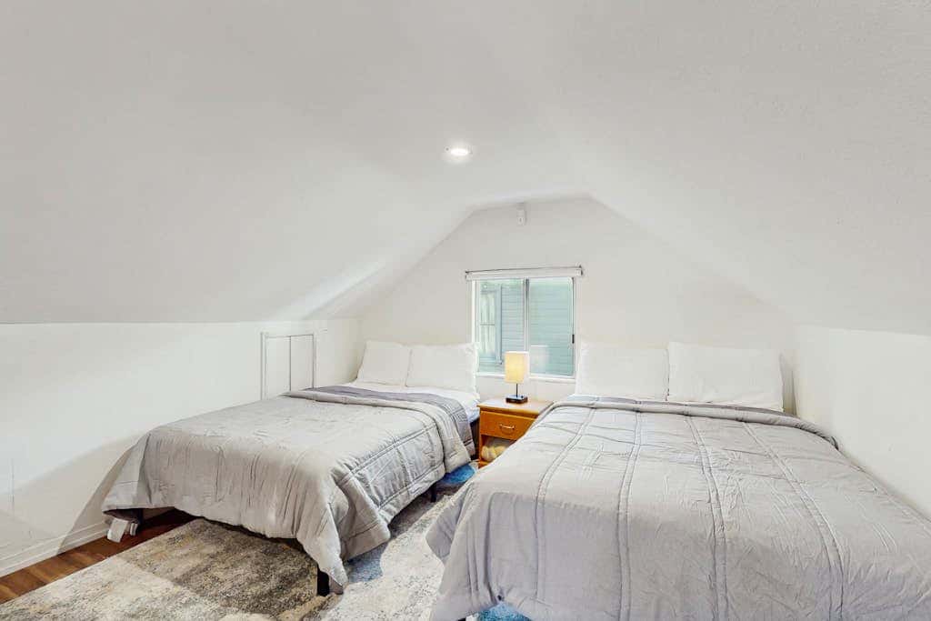Family-Friendly Cabin with Spa, Two Decks, Fenced Yard and Play Structure