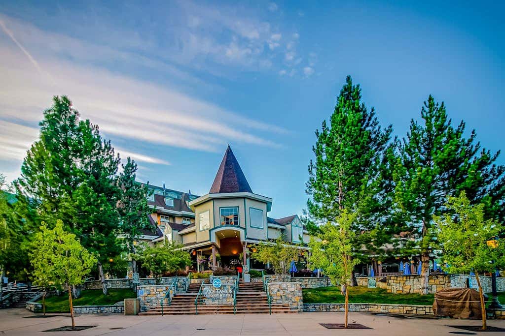 Family-Friendly Cabin with Spa, Two Decks, Fenced Yard and Play Structure