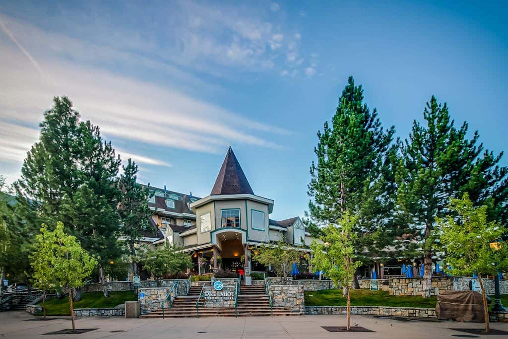 Spacious townhouse with shared hot tub & pool sleeps 6