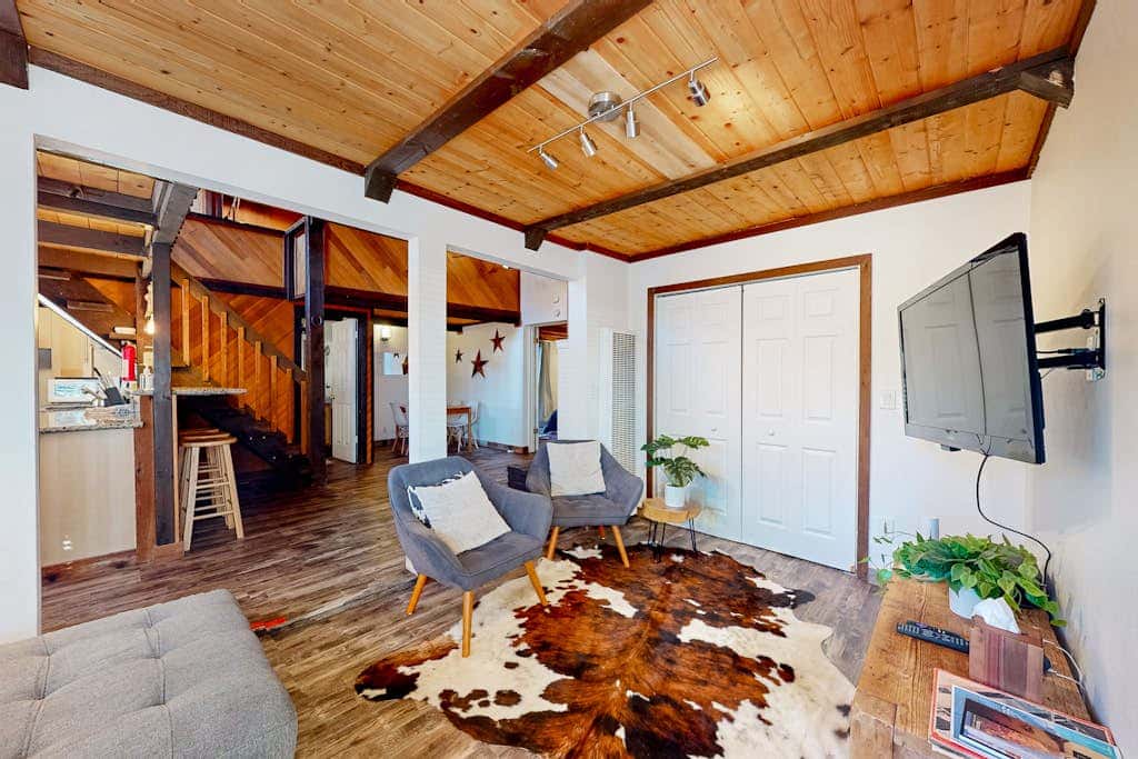 Dog-friendly nature escape with generous balcony, fireplace, & views, sleeps 6