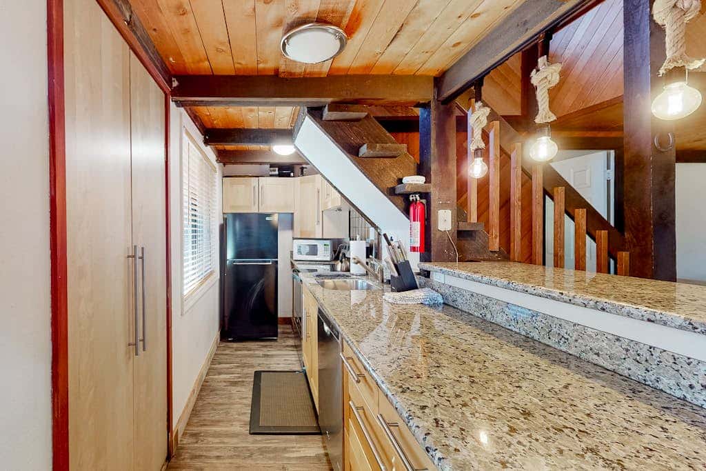 Dog-friendly nature escape with generous balcony, fireplace, & views, sleeps 6