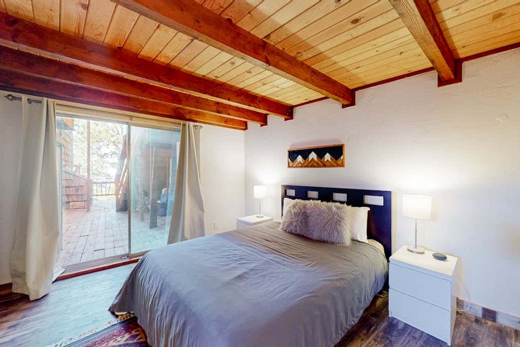 Dog-friendly nature escape with generous balcony, fireplace, & views, sleeps 6