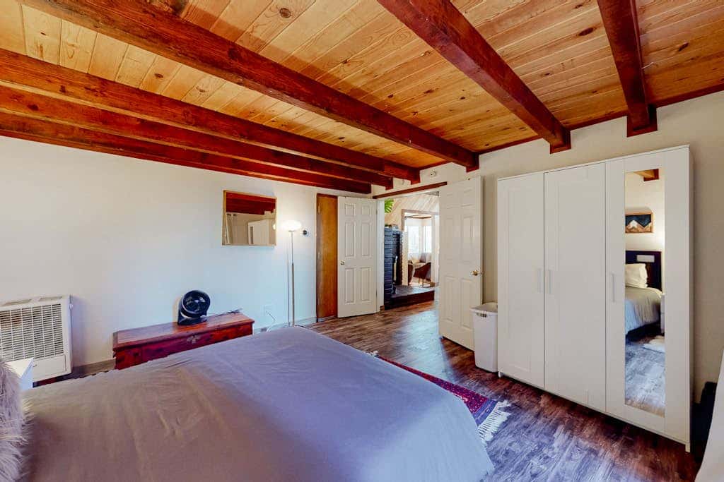 Dog-friendly nature escape with generous balcony, fireplace, & views, sleeps 6