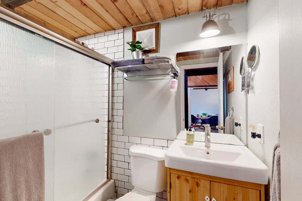 Dog-friendly nature escape with generous balcony, fireplace, & views, sleeps 6