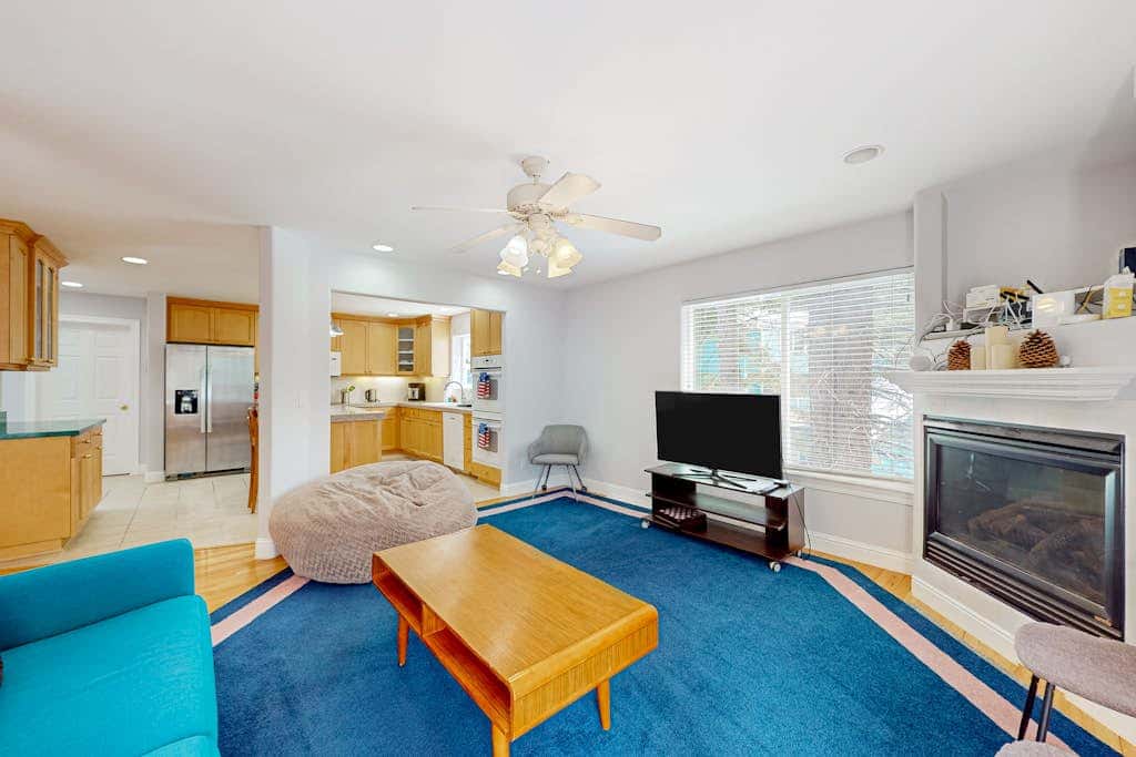 Large home among the treetops near Heavenly with hot tub & great deck