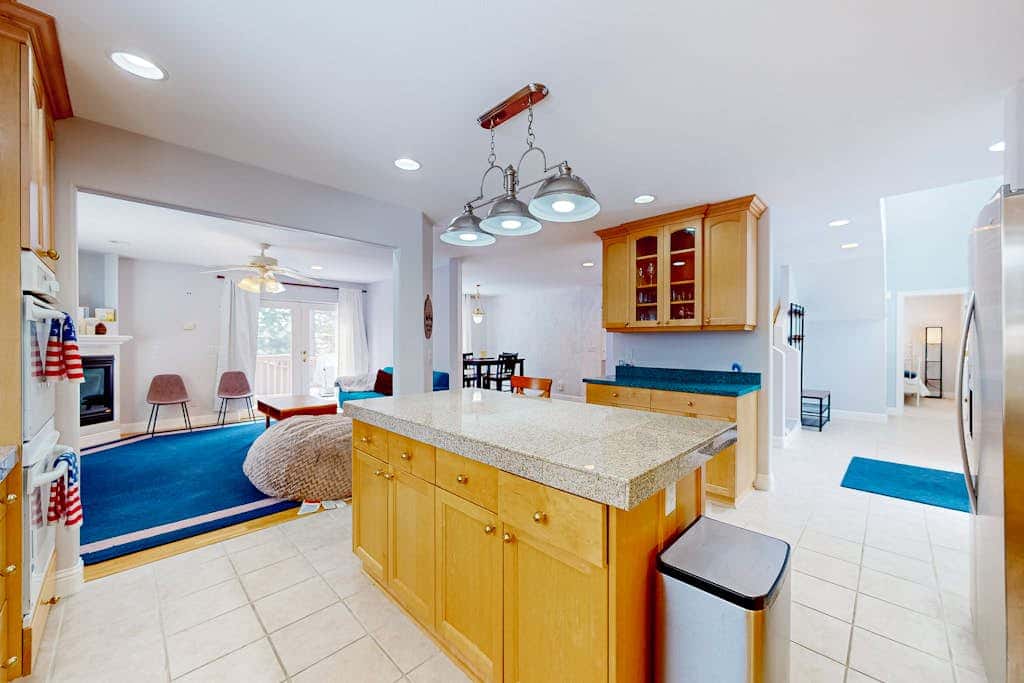 Large home among the treetops near Heavenly with hot tub & great deck