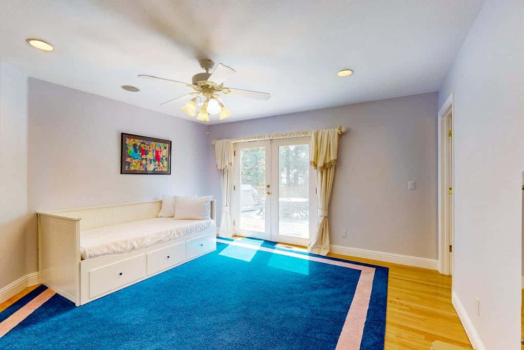 Large home among the treetops near Heavenly with hot tub & great deck