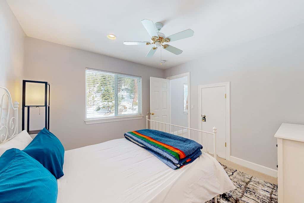 Large home among the treetops near Heavenly with hot tub & great deck