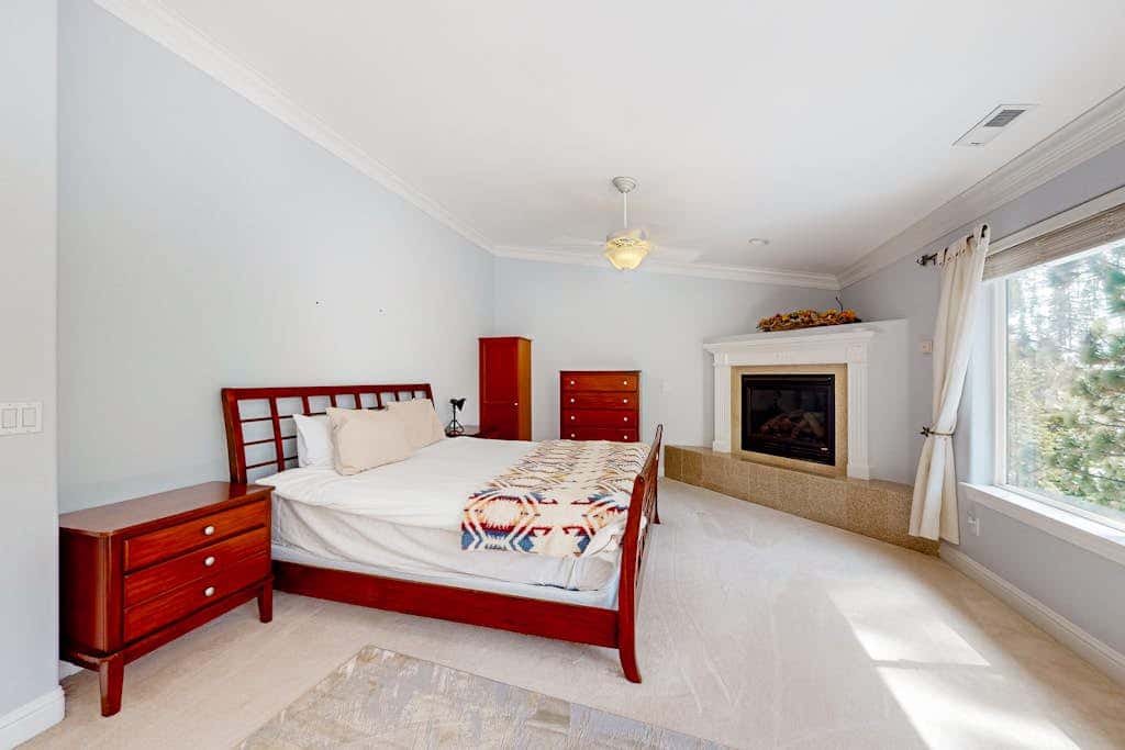 Large home among the treetops near Heavenly with hot tub & great deck