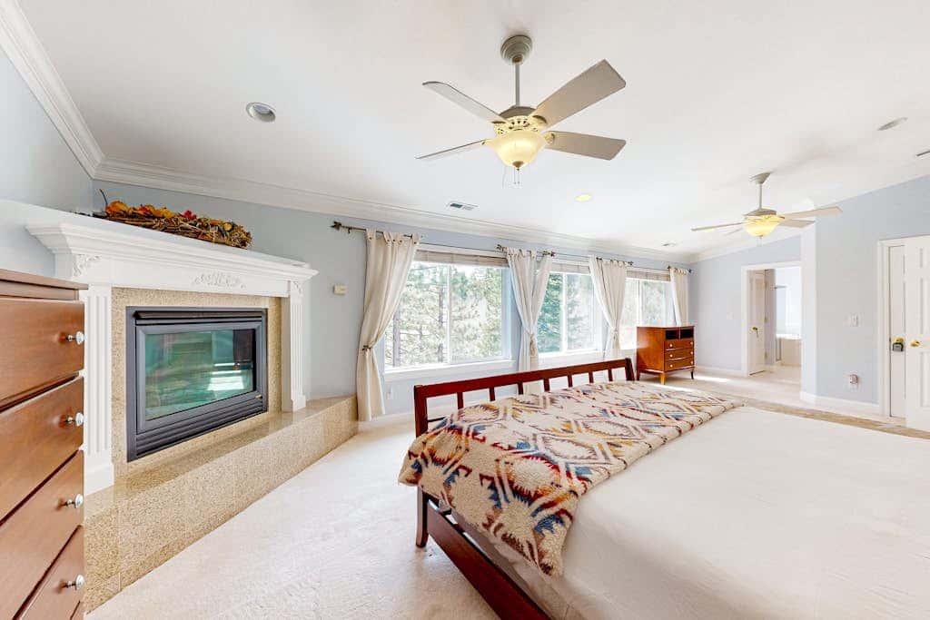 Large home among the treetops near Heavenly with hot tub & great deck