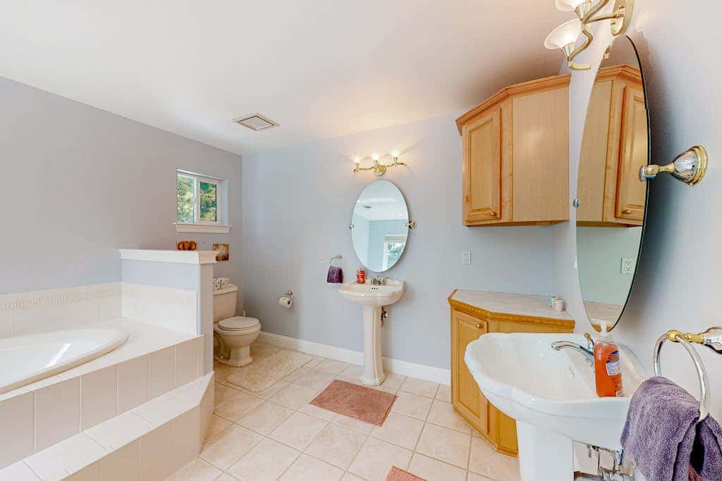 Large home among the treetops near Heavenly with hot tub & great deck