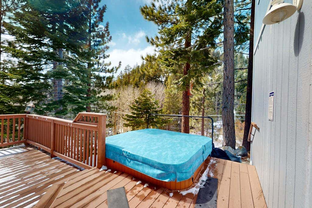 Large home among the treetops near Heavenly with hot tub & great deck