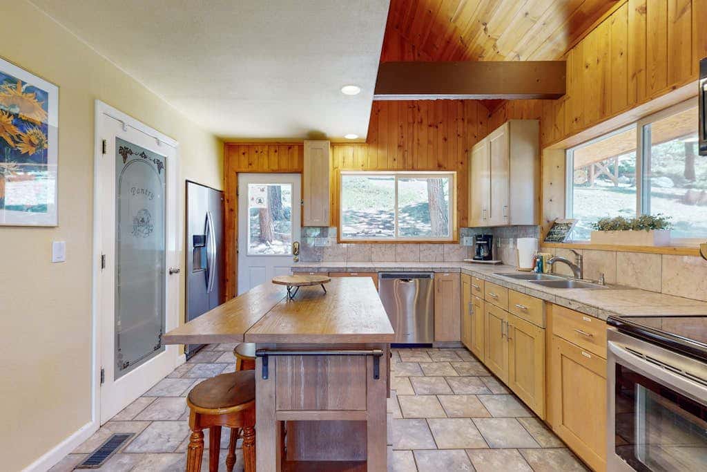 Stateline Chalet -  5BR, Panoramic Mountain Views, Dipping Pool & Dry Sauna