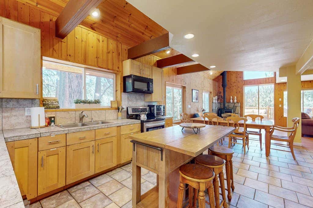 Stateline Chalet -  5BR, Panoramic Mountain Views, Dipping Pool & Dry Sauna