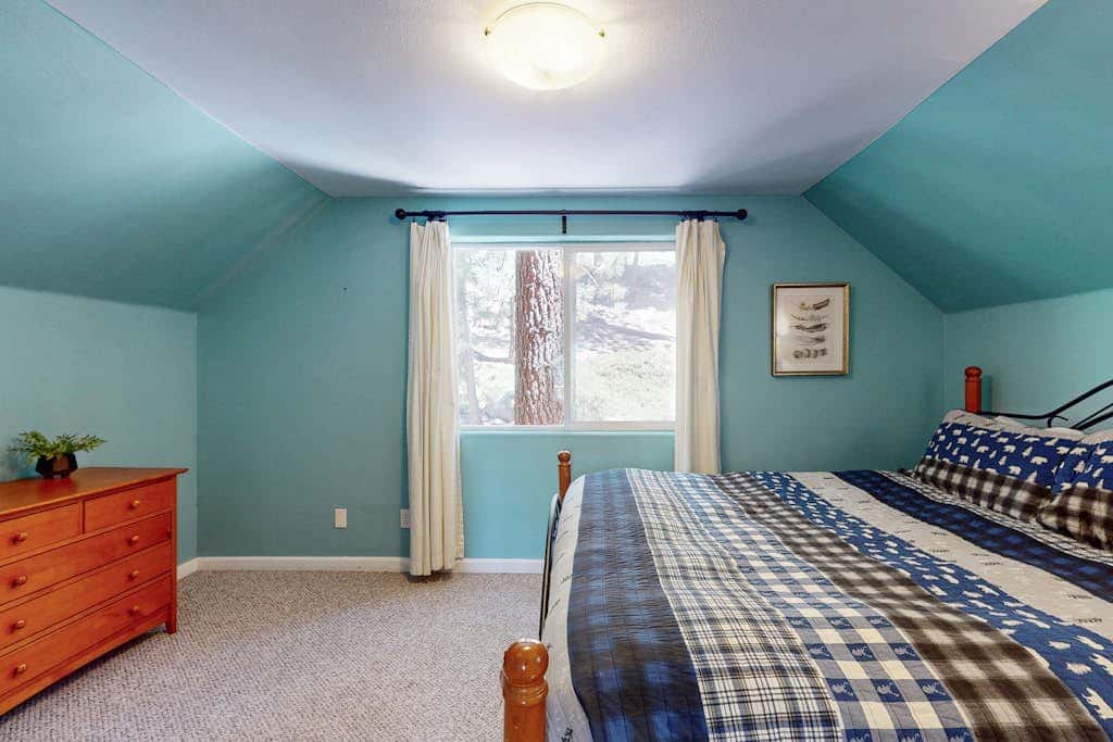 Stateline Chalet -  5BR, Panoramic Mountain Views, Dipping Pool & Dry Sauna