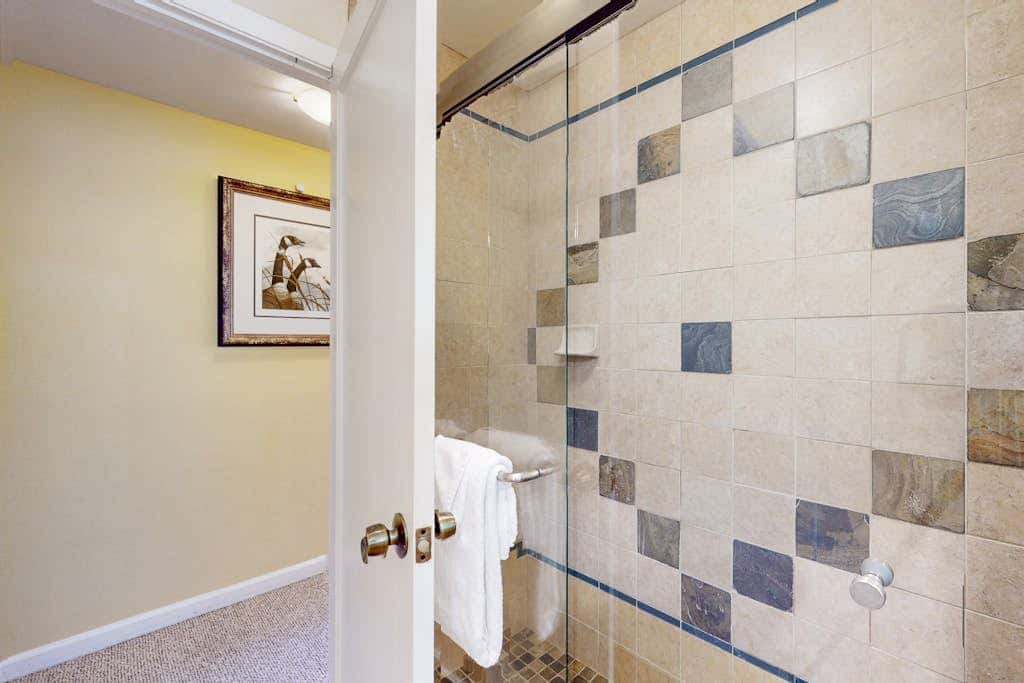 Stateline Chalet -  5BR, Panoramic Mountain Views, Dipping Pool & Dry Sauna