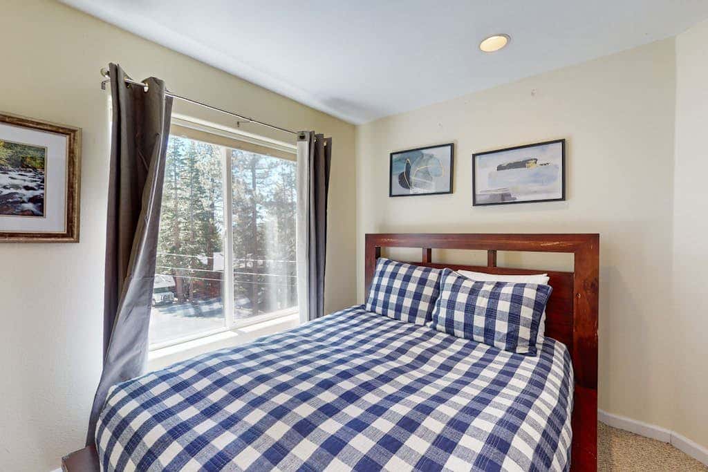 Stateline Chalet -  5BR, Panoramic Mountain Views, Dipping Pool & Dry Sauna