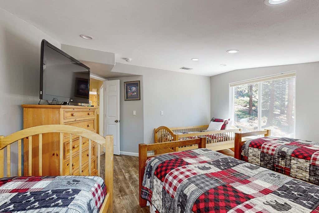 Stateline Chalet -  5BR, Panoramic Mountain Views, Dipping Pool & Dry Sauna