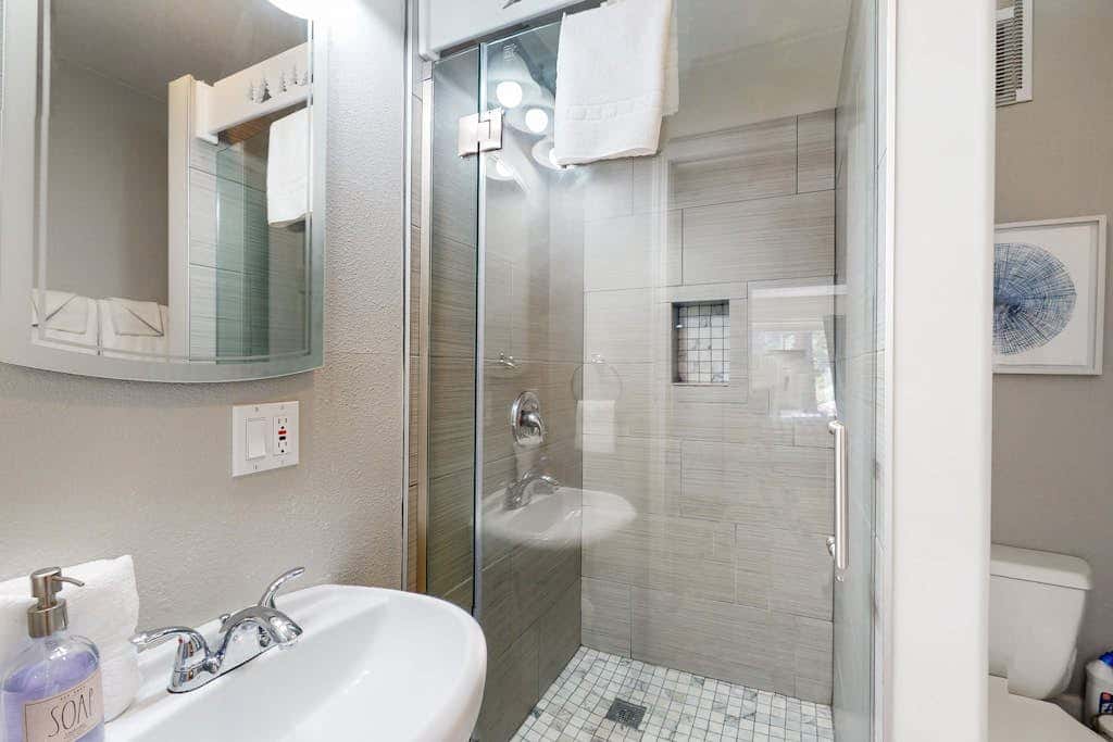 Stateline Chalet -  5BR, Panoramic Mountain Views, Dipping Pool & Dry Sauna