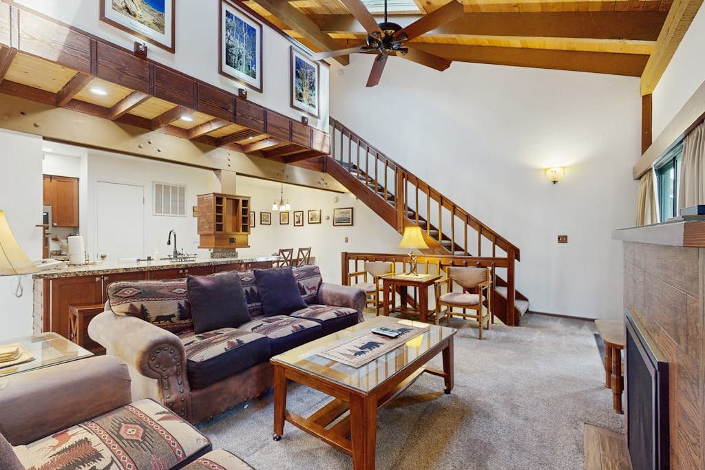 Inviting condo near skiing with lake & beach access, pools, & hot tubs