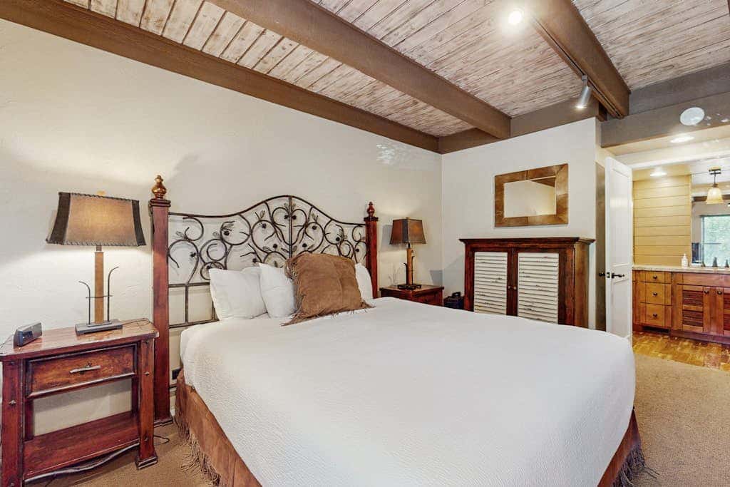 Lake Front Condo, steps from the beach with beautiful view of Lake Tahoe