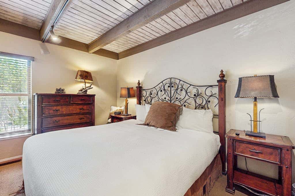 Lake Front Condo, steps from the beach with beautiful view of Lake Tahoe