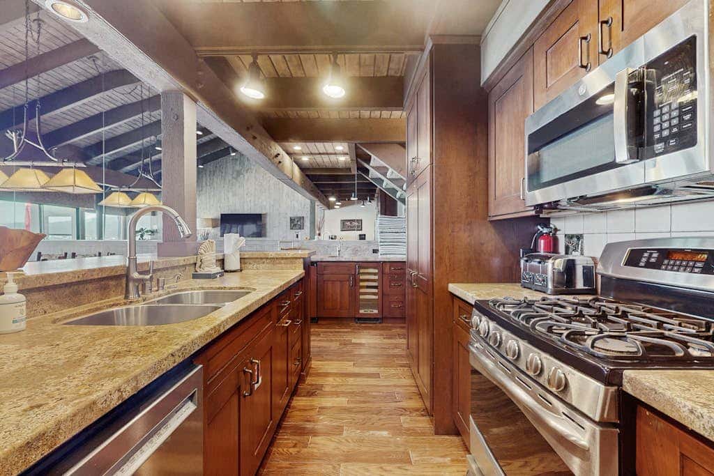 Lake Front Condo, steps from the beach with beautiful view of Lake Tahoe