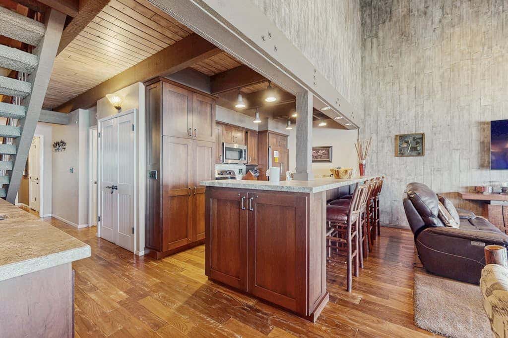 Lake Front Condo, steps from the beach with beautiful view of Lake Tahoe