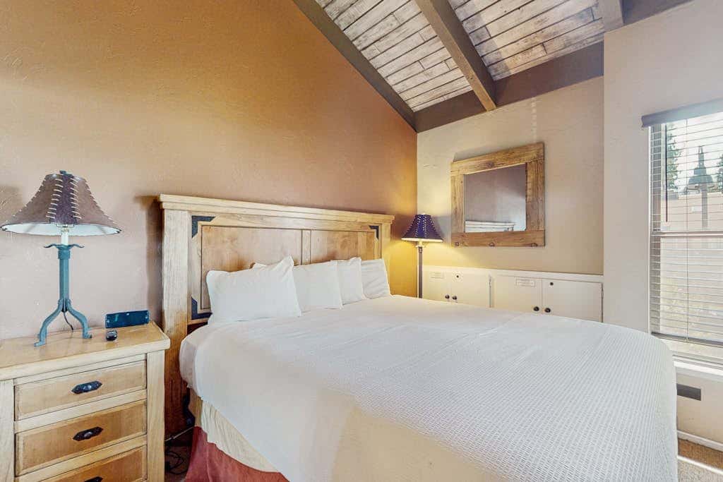 Lake Front Condo, steps from the beach with beautiful view of Lake Tahoe