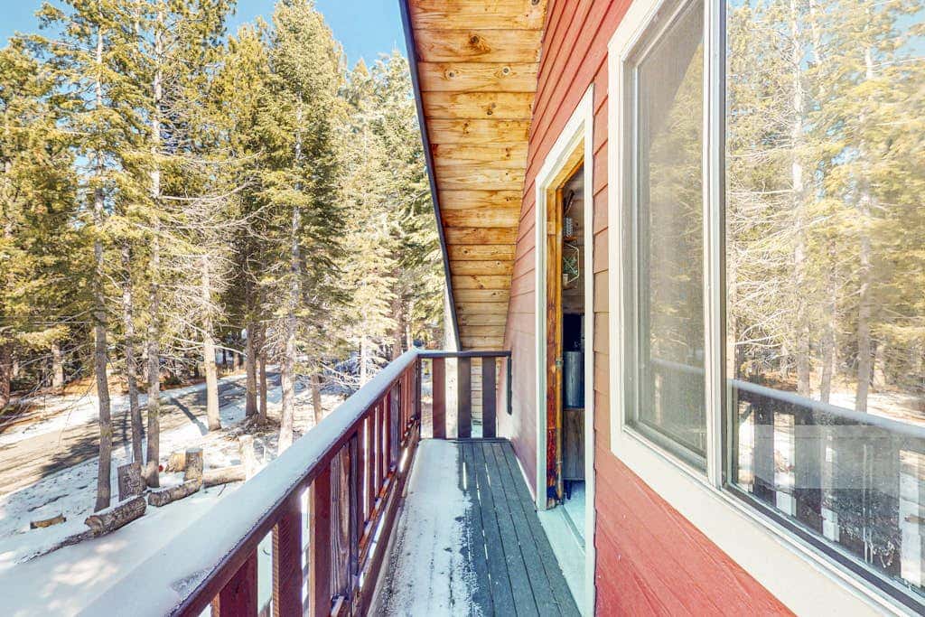 Family-friendly cabin with fireplace, bikes, loft, games, & skiing nearby