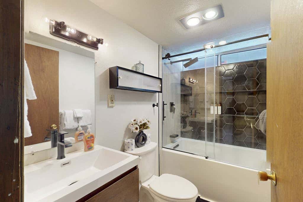Family-friendly cabin with fireplace, bikes, loft, games, & skiing nearby