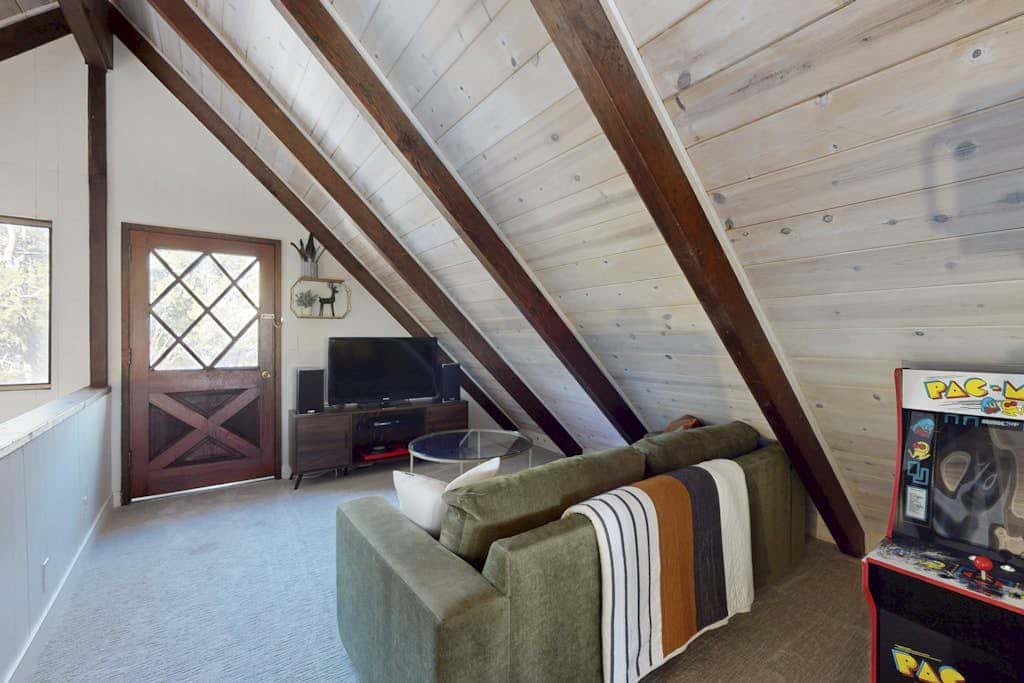 Family-friendly cabin with fireplace, bikes, loft, games, & skiing nearby