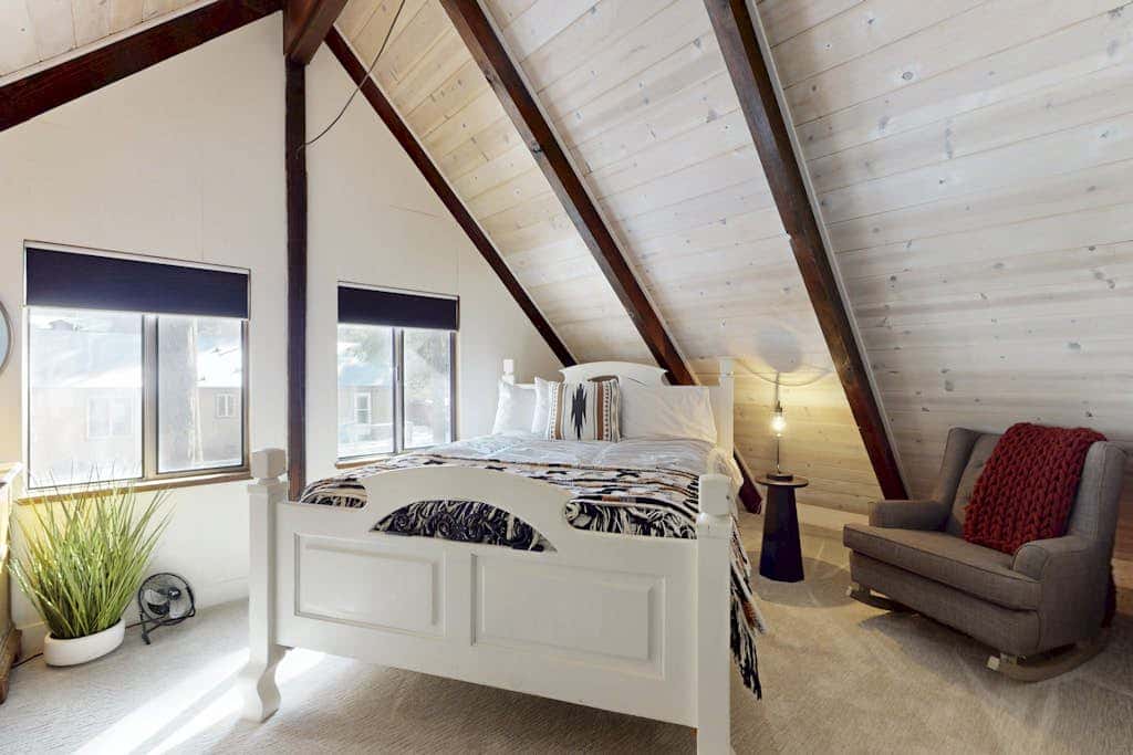 Family-friendly cabin with fireplace, bikes, loft, games, & skiing nearby