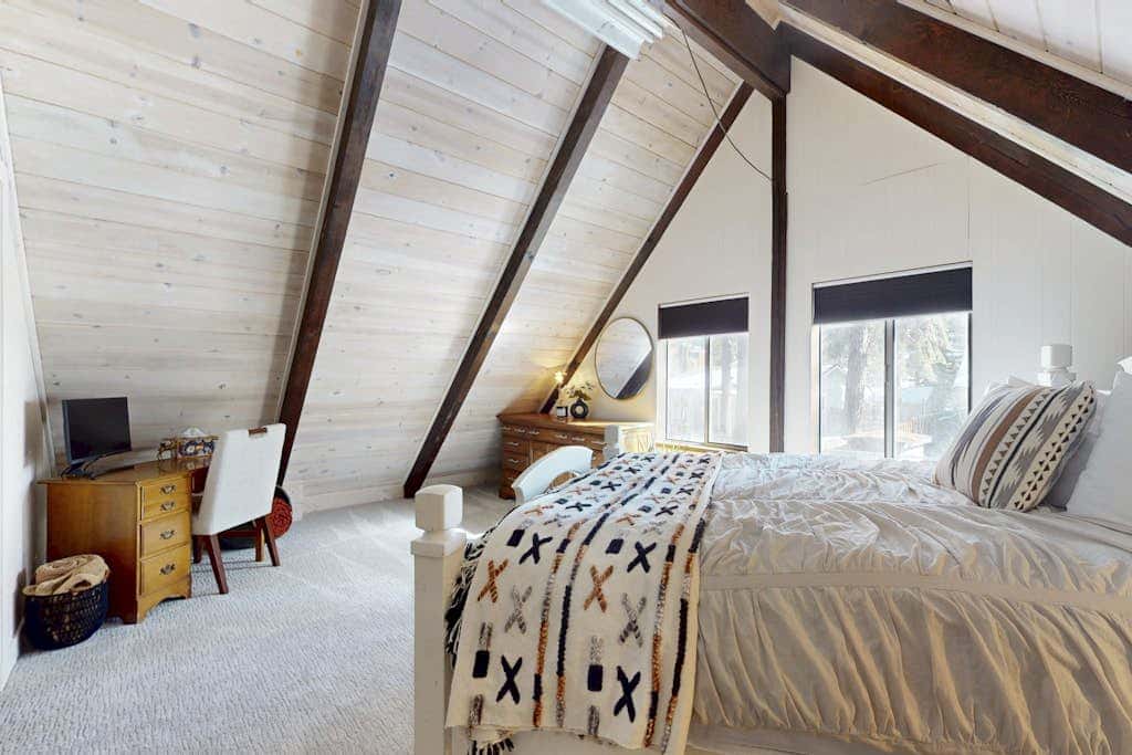 Family-friendly cabin with fireplace, bikes, loft, games, & skiing nearby