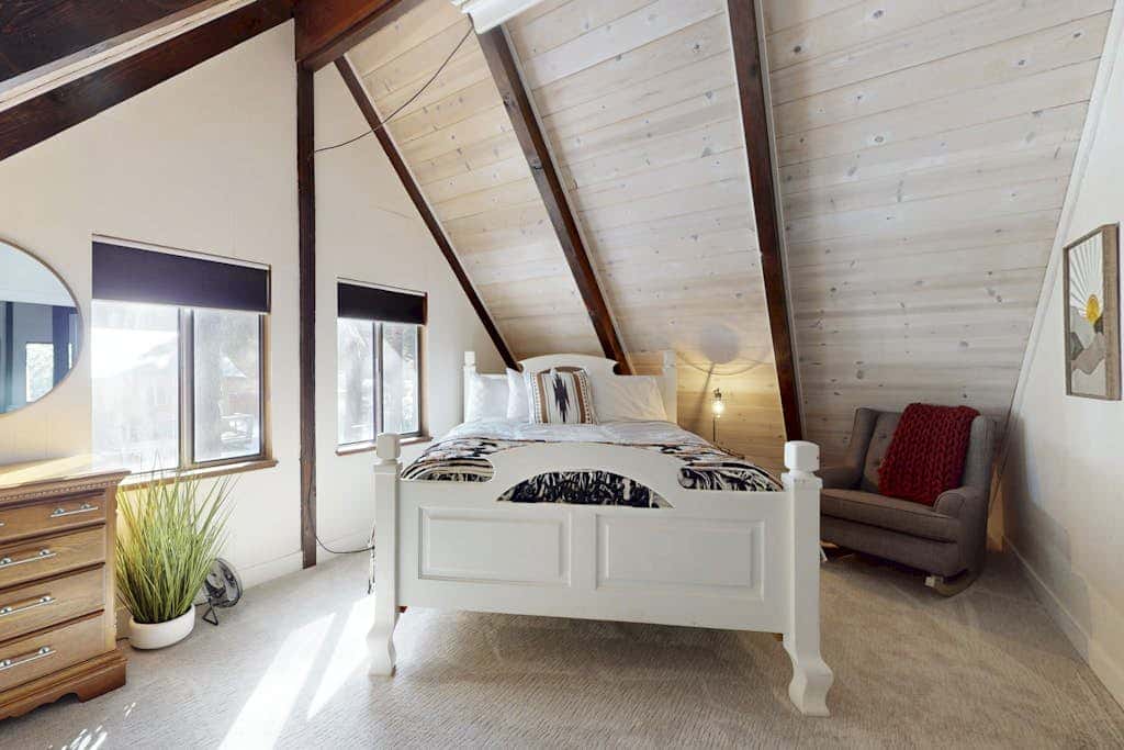 Family-friendly cabin with fireplace, bikes, loft, games, & skiing nearby