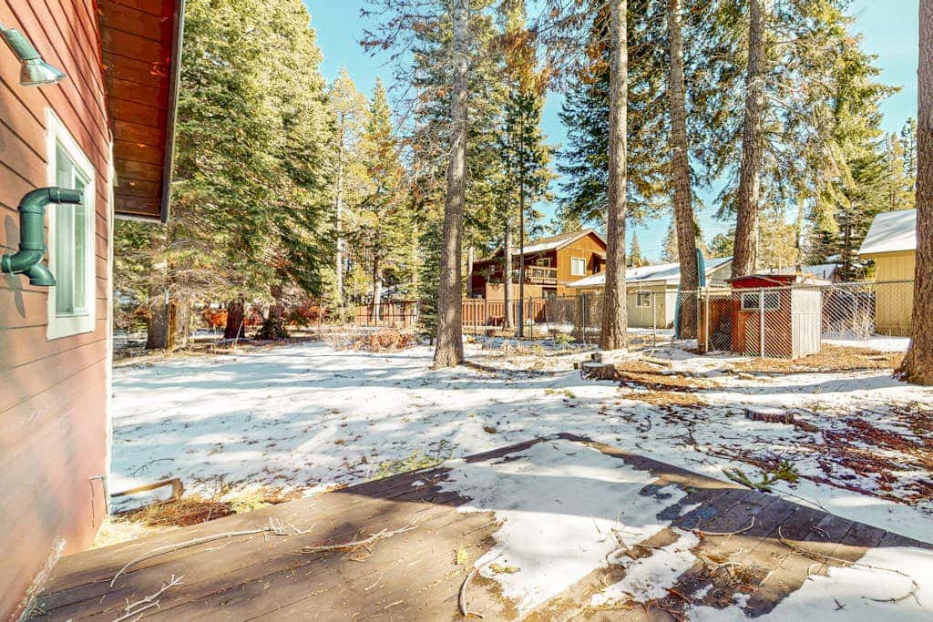 Family-friendly cabin with fireplace, bikes, loft, games, & skiing nearby
