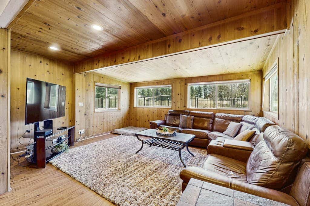 Edgewood Retreat - Hot Tub, Golf Course Views & Walk to Stateline