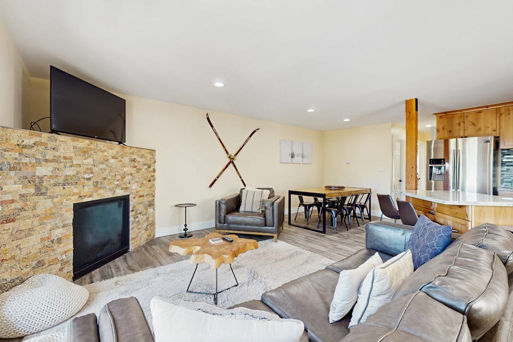 Dog-friendly mountain condo with washer&dryer