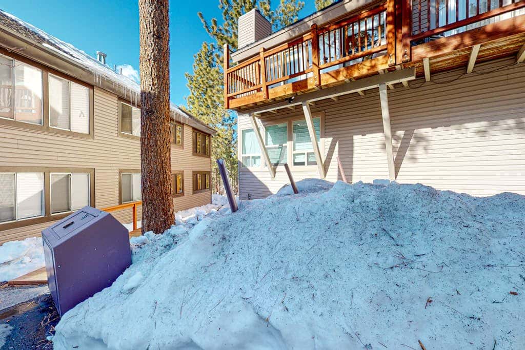 Condo near Lake Tahoe with pool, hot tub, grill, & wood fireplace - sleeps 6