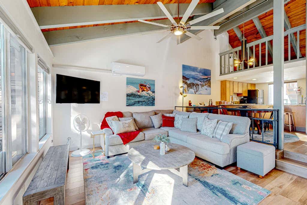 Condo near Lake Tahoe with pool, hot tub, grill, & wood fireplace - sleeps 6