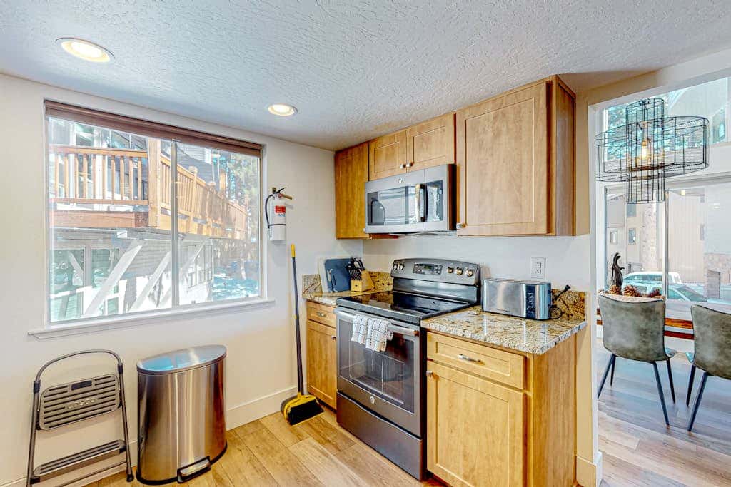 Condo near Lake Tahoe with pool, hot tub, grill, & wood fireplace - sleeps 6