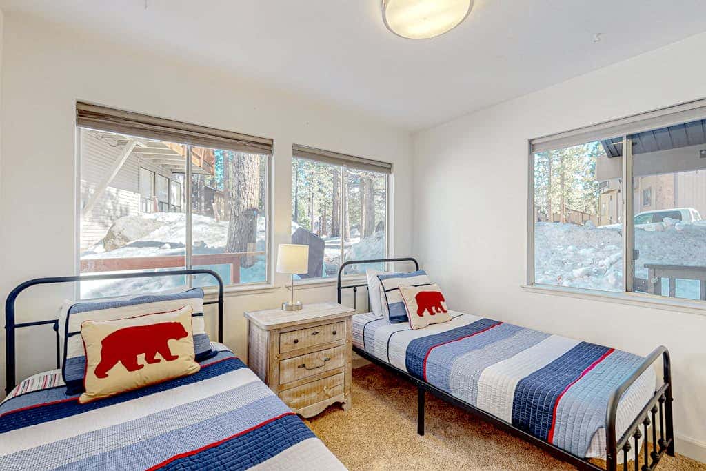 Condo near Lake Tahoe with pool, hot tub, grill, & wood fireplace - sleeps 6