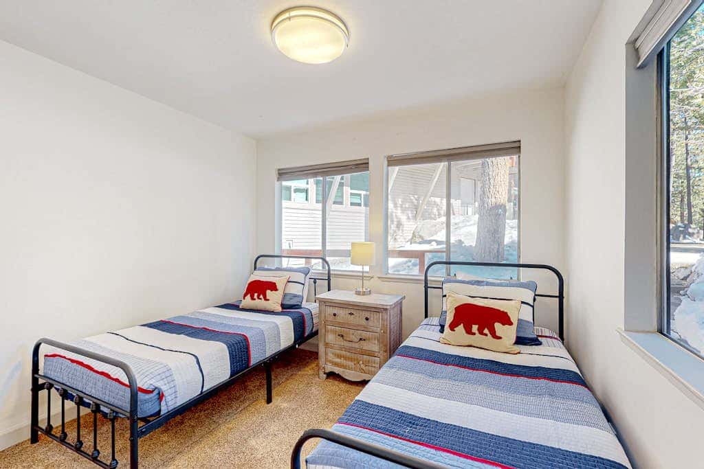 Condo near Lake Tahoe with pool, hot tub, grill, & wood fireplace - sleeps 6