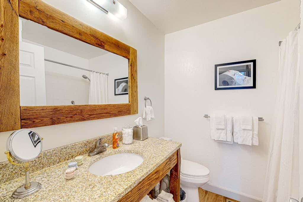 Condo near Lake Tahoe with pool, hot tub, grill, & wood fireplace - sleeps 6