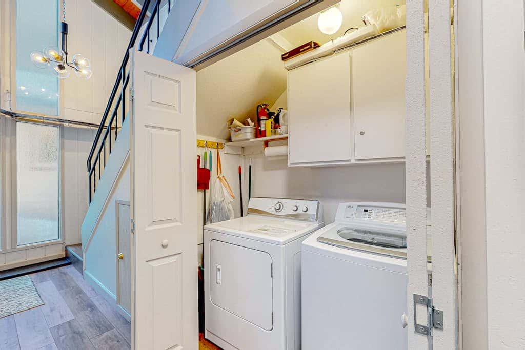 Condo near Lake Tahoe with pool, hot tub, grill, & wood fireplace - sleeps 6
