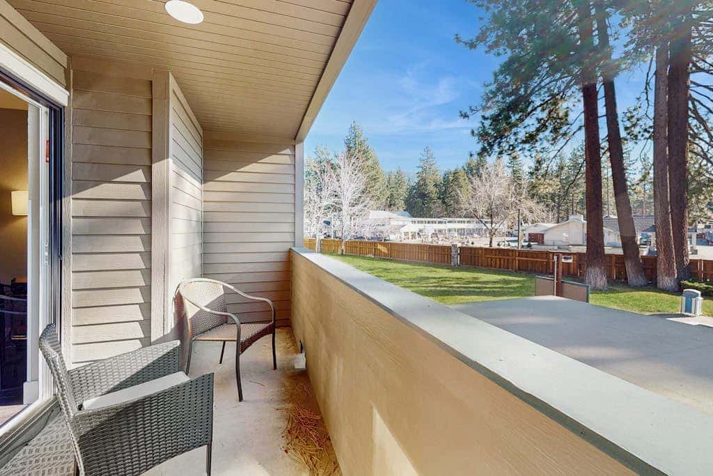 Lodge - Deluxe Studio with Balcony Pool View, Close to Restaurants, Ski Resort