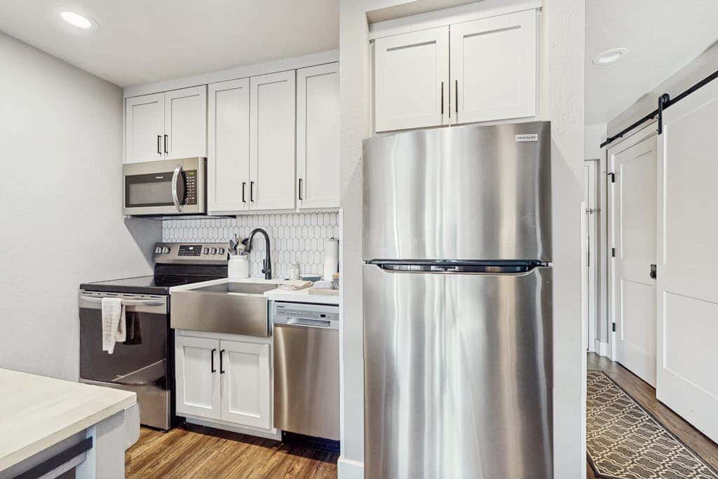 Lodge - Deluxe Studio with Balcony Pool View, Close to Restaurants, Ski Resort